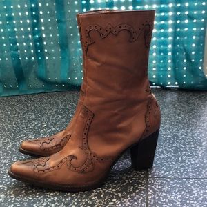 Pointed leather western heeled boots
